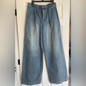 Woman's Express Relaxed Wide Leg Super High Rise Jean. 10R